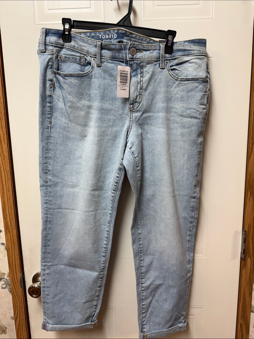 NWT Torrid Perfect Boyfriend Ankle Jeans Light Wash Cuffed - Size 14 Short